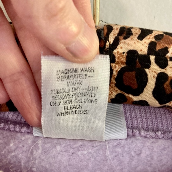 True Vintage 80s Lee Sweatshirt, Tropical Lavender, puffy paint appliqué… - Picture 8 of 9